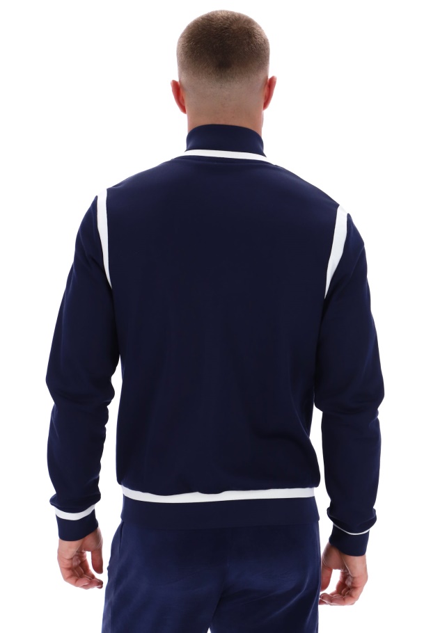 Fila Nate Colocado Na Jaqueta Listrada